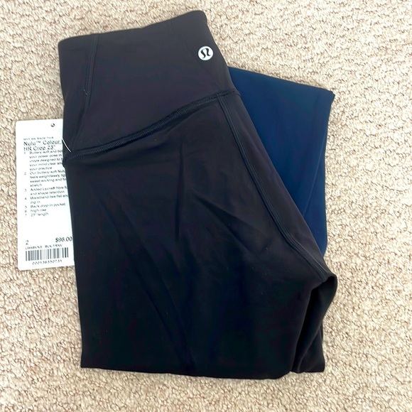 NWT Lululemon Nulu Colour Block High-Rise Crop 23"
Black / True Navy Size 2 - Picture 1 of 13